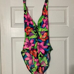 ⭐️⭐️ Floral One-Piece Swimsuit - size L/XL